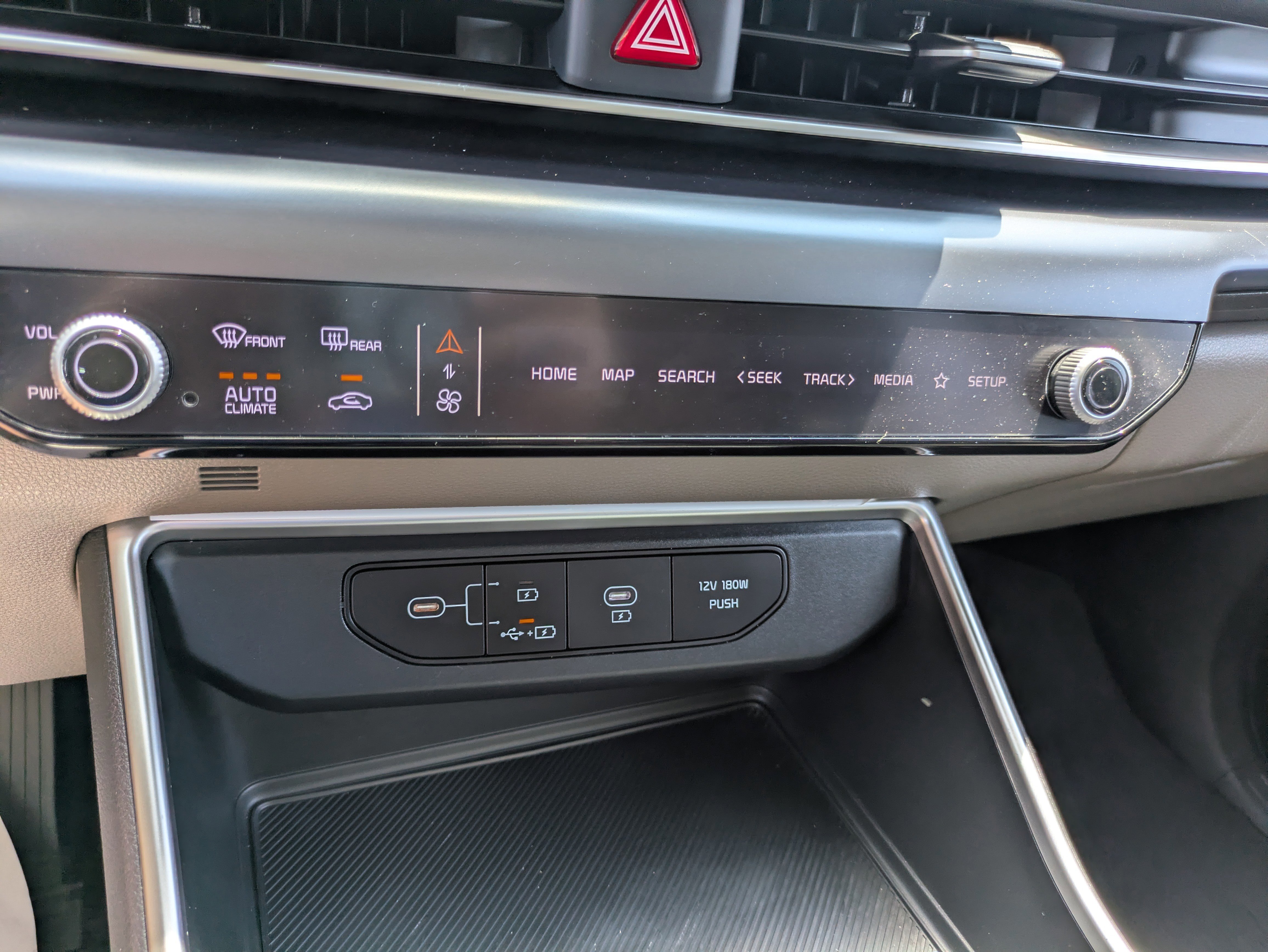 Used 2025 Kia Carnival FWD image 18