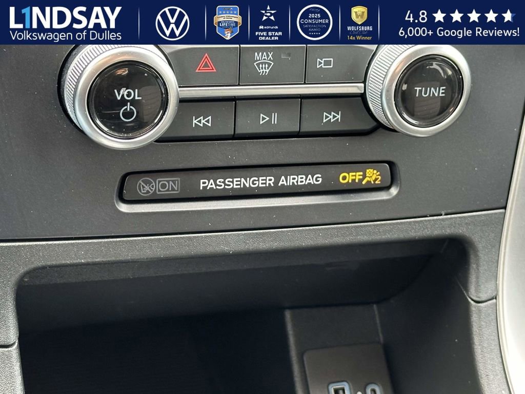 Used 2024 Ford Edge SE w/ Black Appearance Package image 17