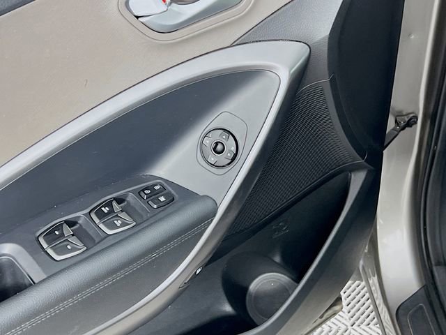 Used 2017 Hyundai Santa Fe Sport image 16