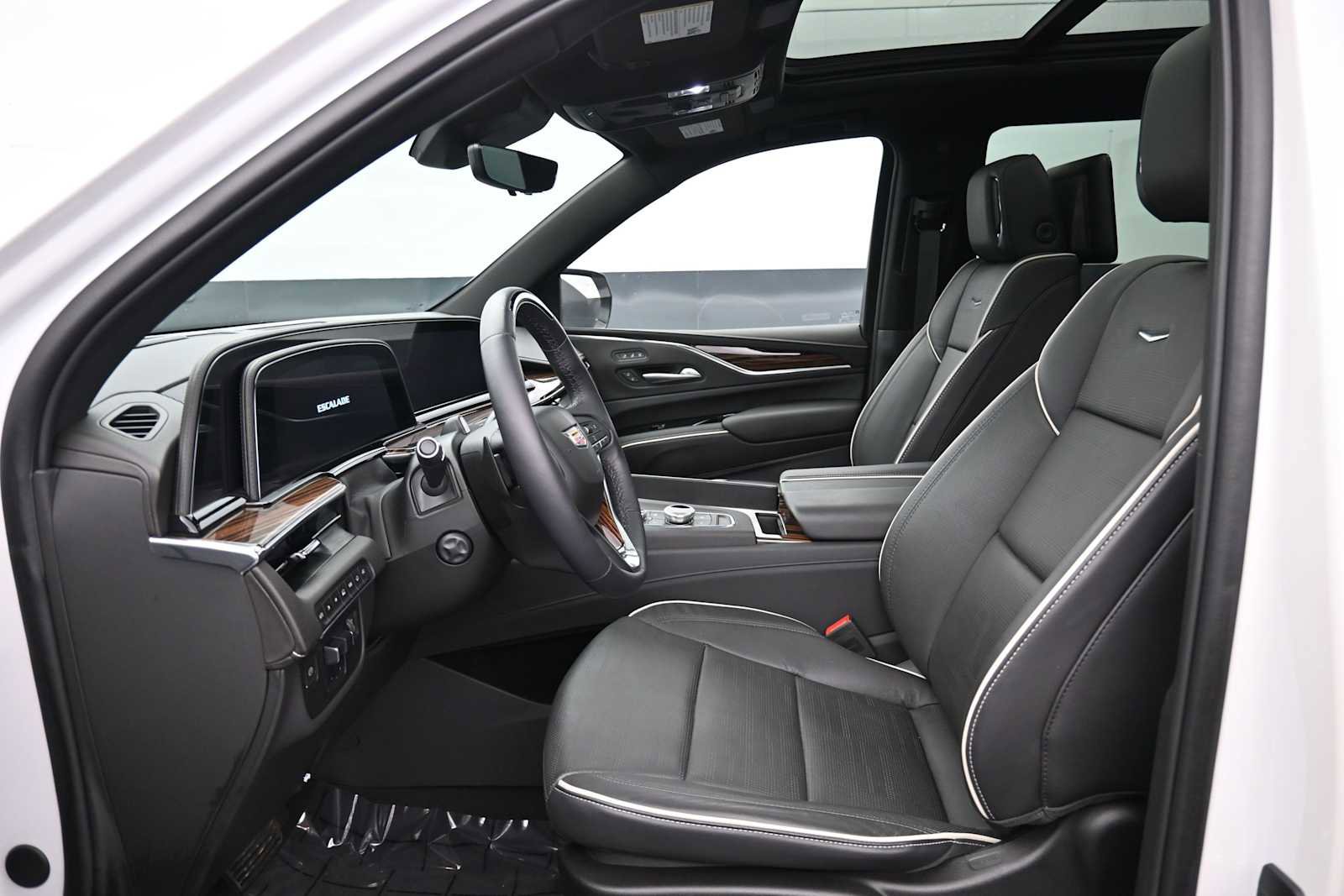 Used 2024 Cadillac Escalade Premium Luxury w/ Performance Package AWD/4WD image 10