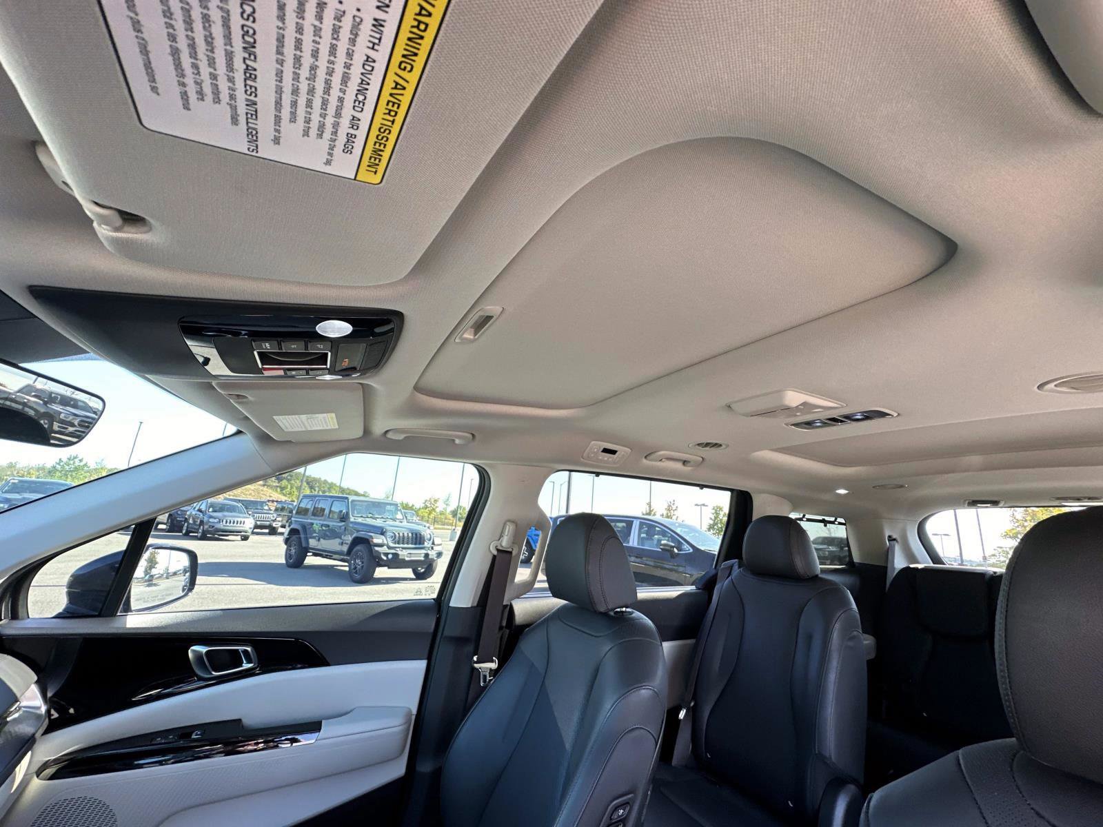 Used 2024 Kia Carnival SX Prestige image 35