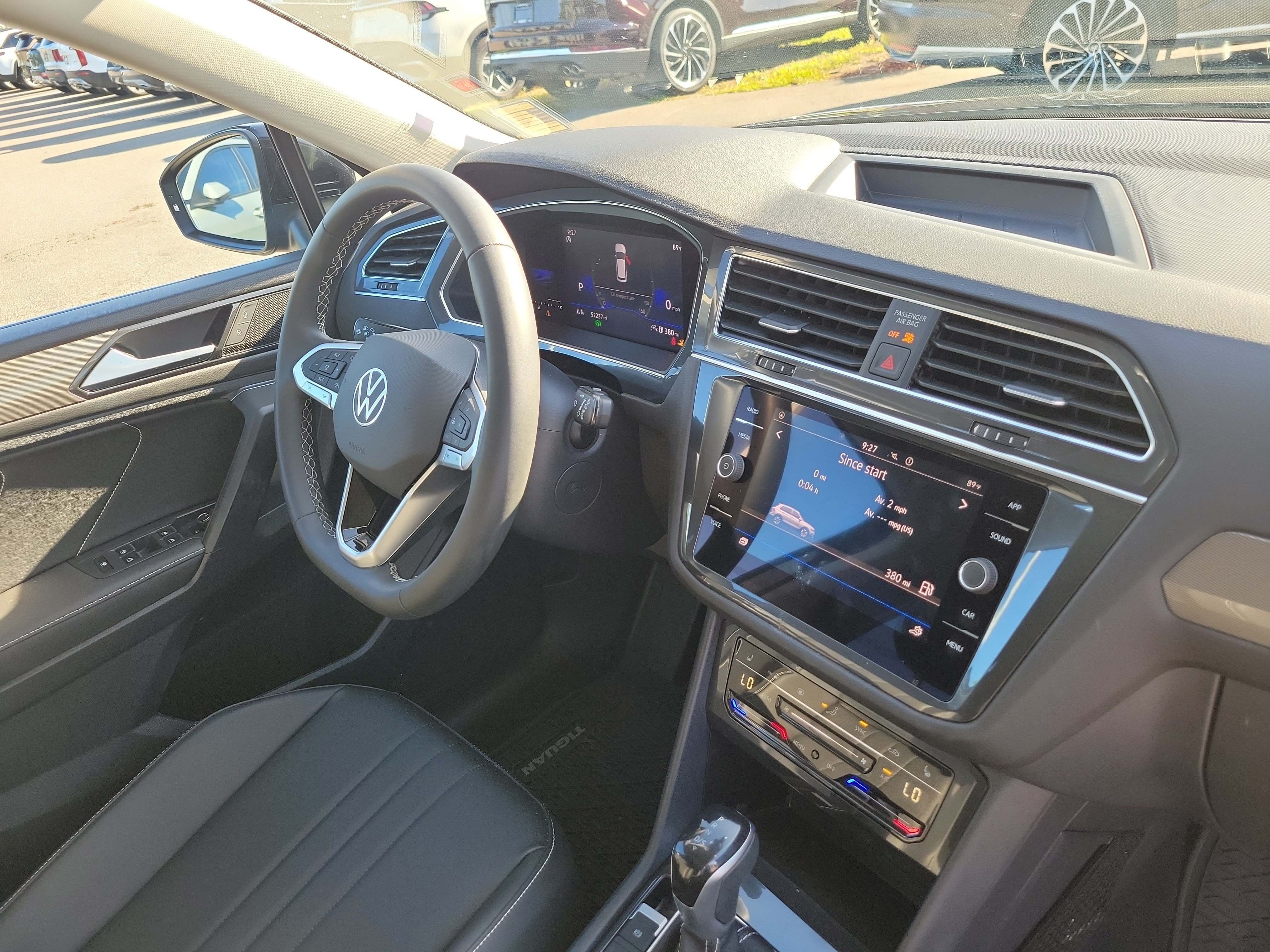 Used 2023 Volkswagen Tiguan SE w/ Panoramic Sunroof Package FWD image 8