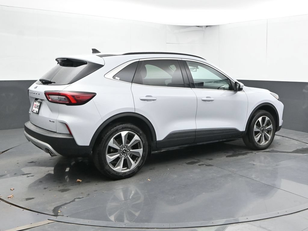Used 2025 Ford Escape Platinum AWD/4WD image 3