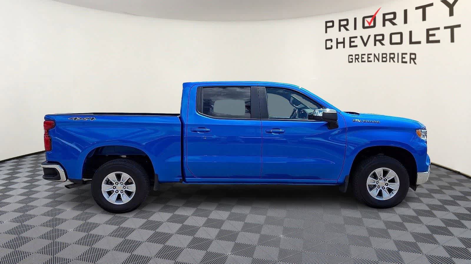 Used 2025 Chevrolet Silverado 1500 LT AWD/4WD image 9