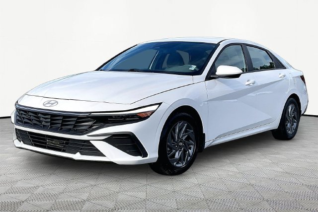 Used 2024 Hyundai Elantra Blue FWD image 3