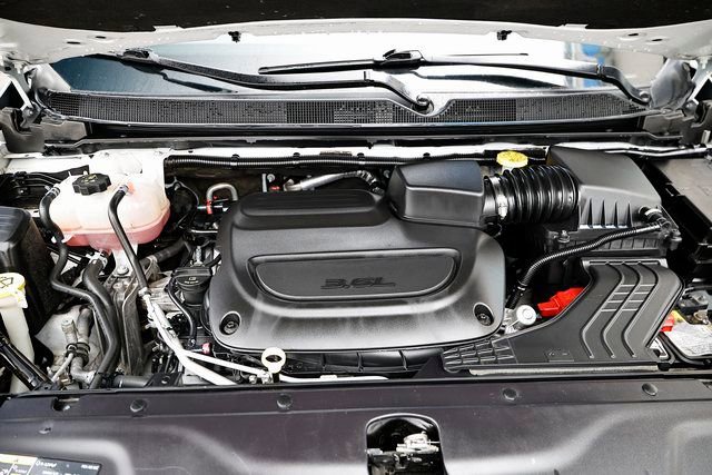 Used 2024 Chrysler Pacifica Touring-L image 29