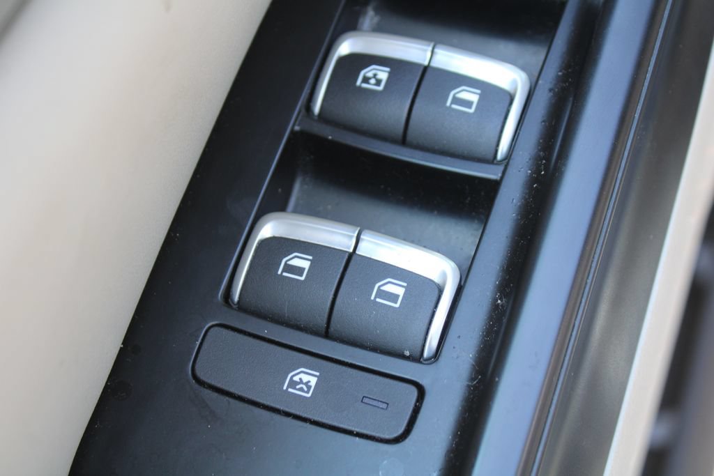 Certified 2024 Kia Carnival LX FWD image 25