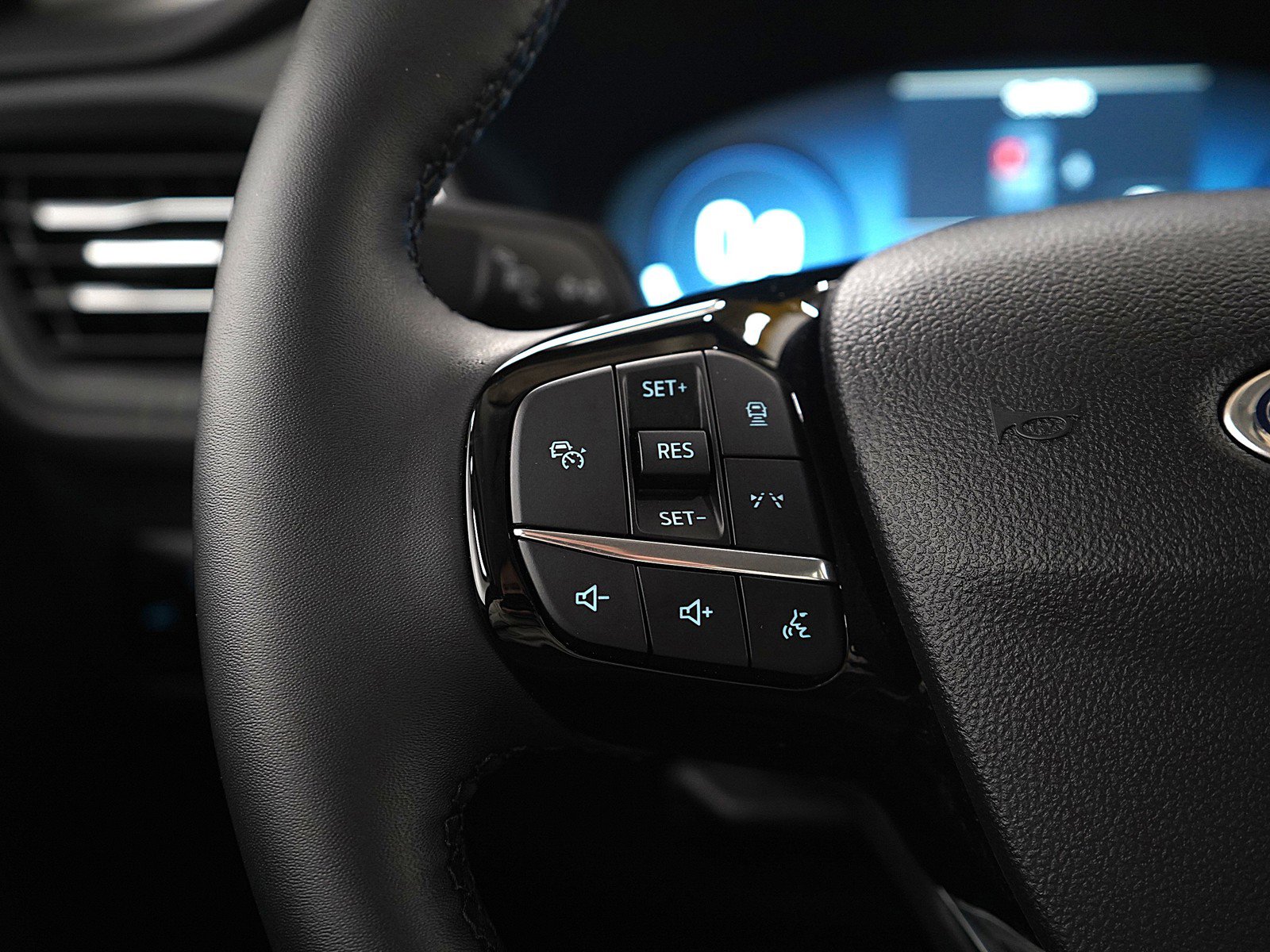 Used 2025 Ford Escape Platinum image 25