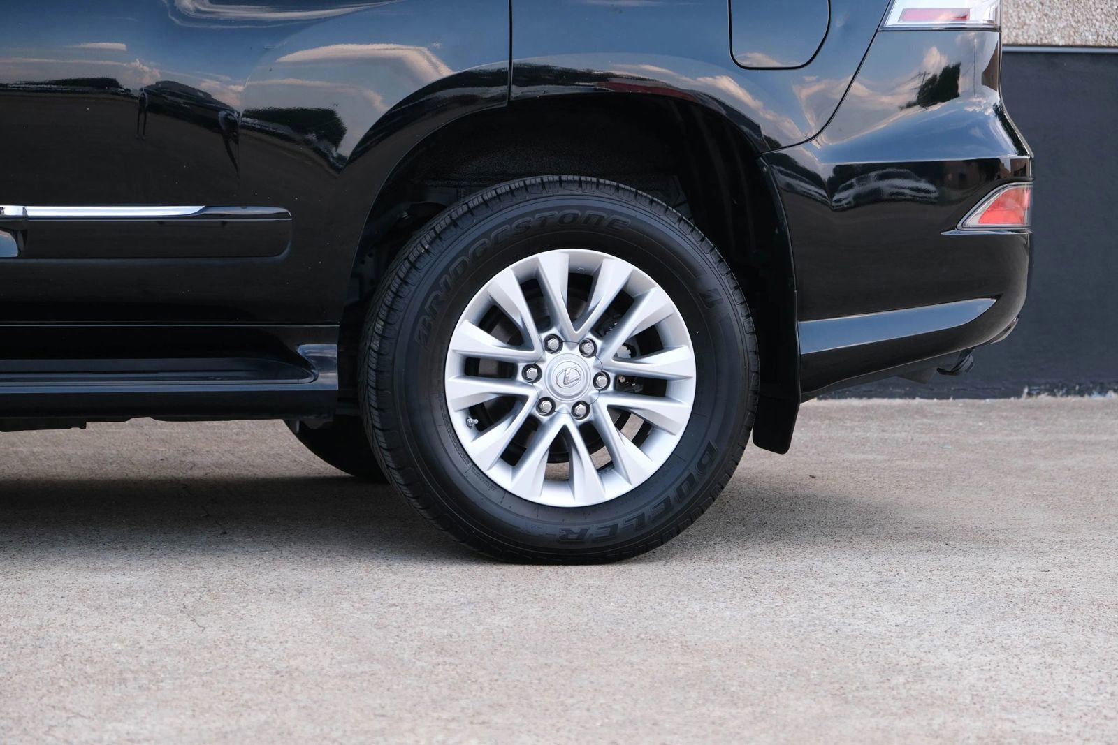 Used 2017 Lexus GX 460 image 10