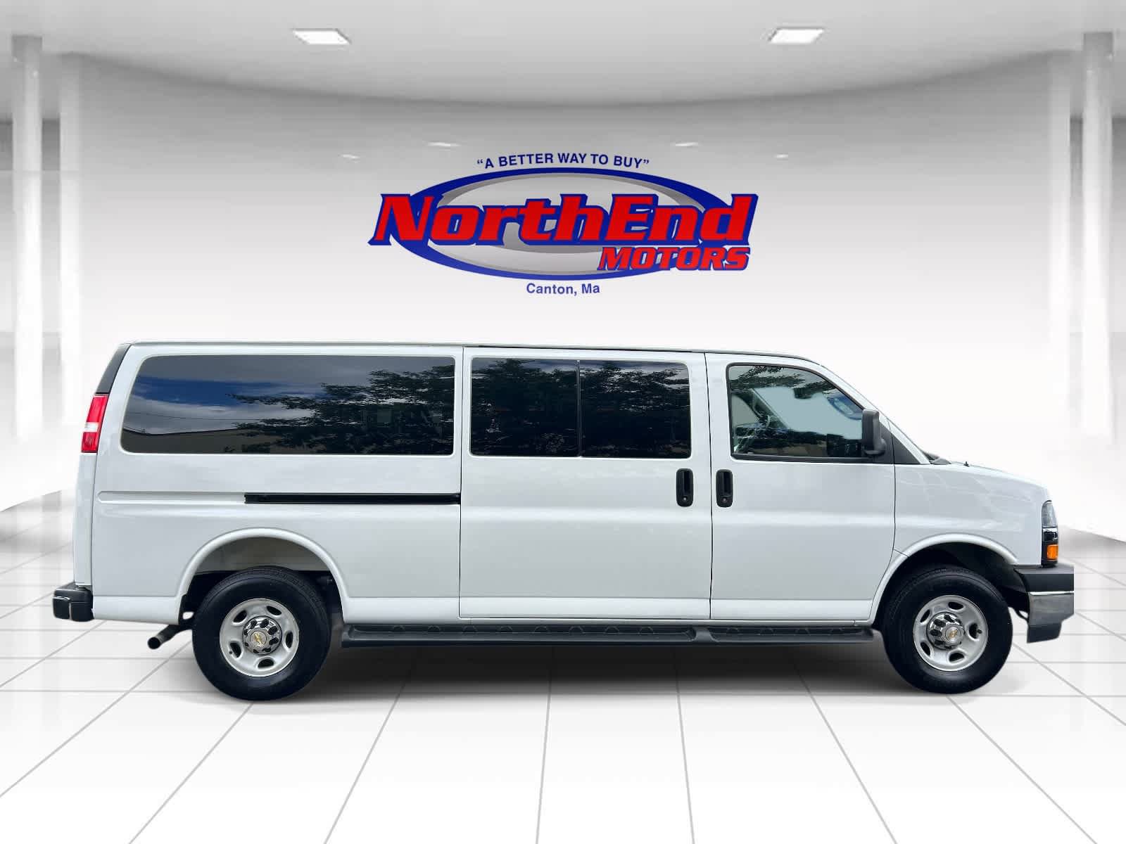Used 2025 Chevrolet Express 3500 LT w/ LT Preferred Equipment Group RWD image 2