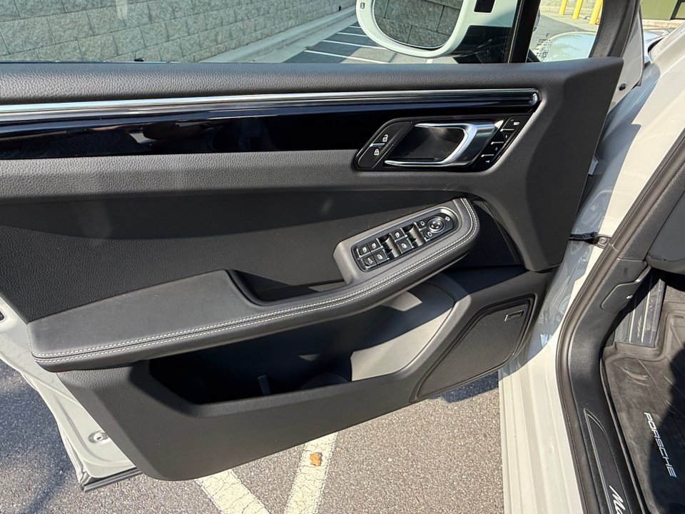 New 2026 Porsche Macan Turbo AWD/4WD image 21