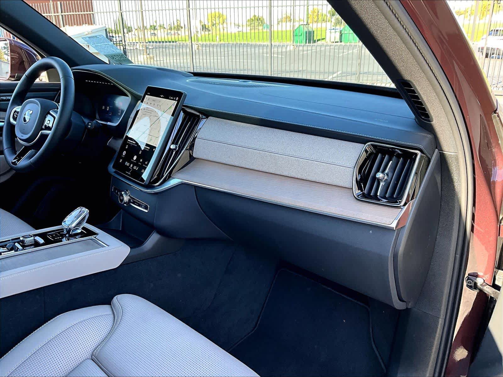 Used 2026 Volvo XC90 B5 Ultra AWD/4WD image 18