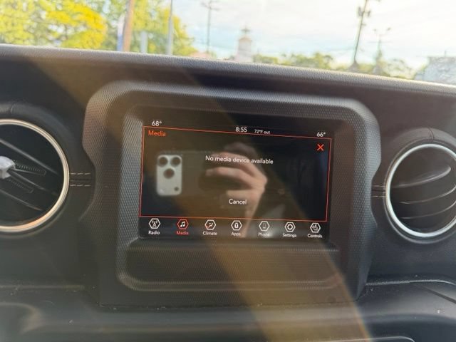 Used 2019 Jeep Wrangler Unlimited Sahara w/ LED Lighting Group AWD/4WD image 39