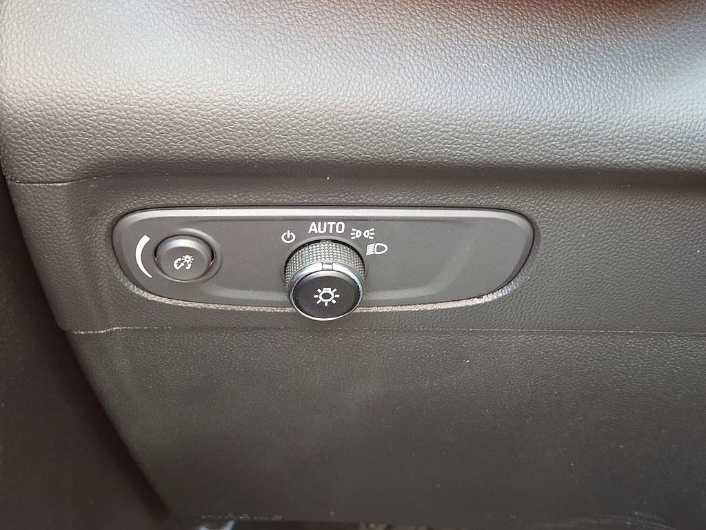 Used 2023 Buick Envision Essence w/ Sport Touring Package image 26