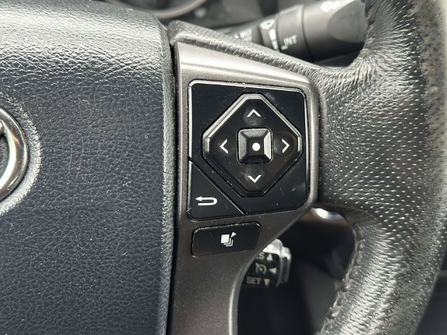 Used 2017 Toyota Tacoma TRD Sport w/ Tow Package AWD/4WD image 23