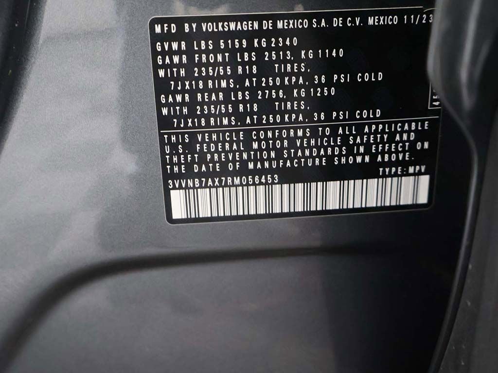Used 2024 Volkswagen Tiguan SE w/ Panoramic Sunroof Package FWD image 54