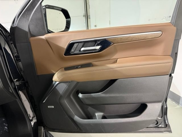 Used 2025 Chevrolet Tahoe High Country w/ Sun And Tow Package AWD/4WD image 32