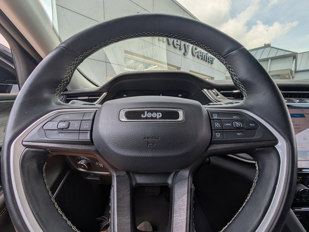 Used 2022 Jeep Grand Cherokee Limited image 19