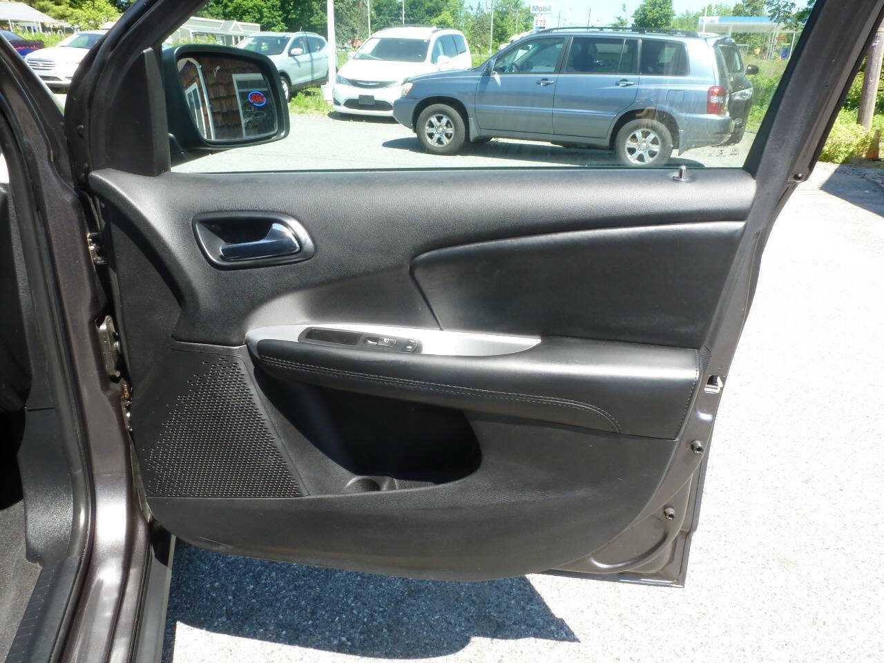Used 2018 Dodge Journey SE w/ Connectivity Group FWD image 24