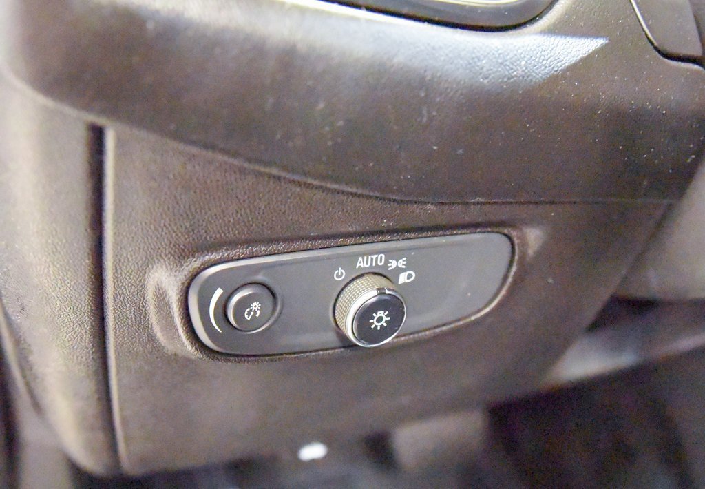 Used 2022 Chevrolet Equinox RS w/ RS Leather Package image 21