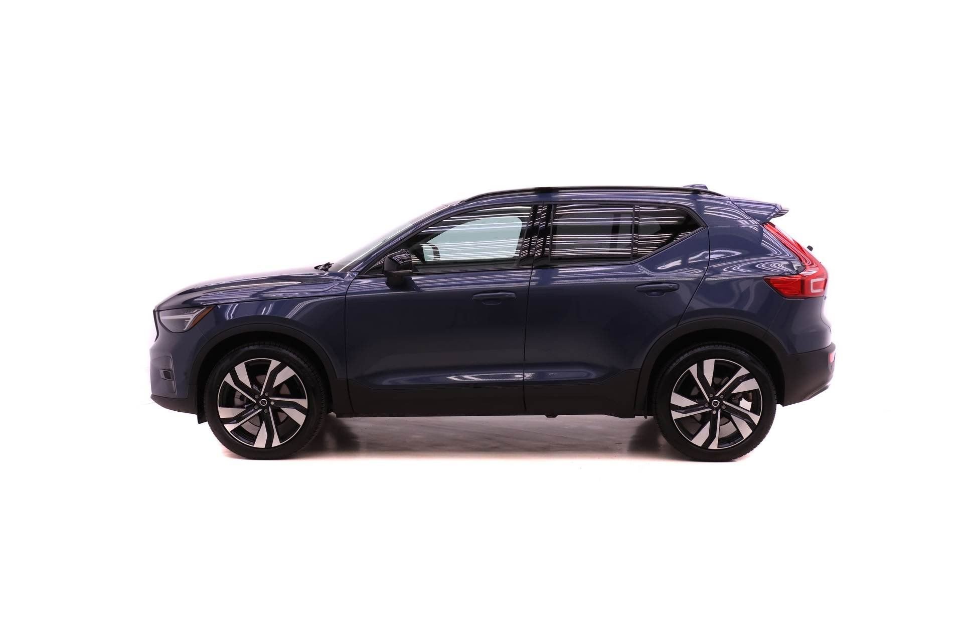 New 2026 Volvo XC40 B5 Ultra w/ Protection Package Premier AWD/4WD image 3