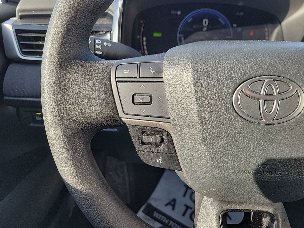 Used 2025 Toyota Camry LE image 30