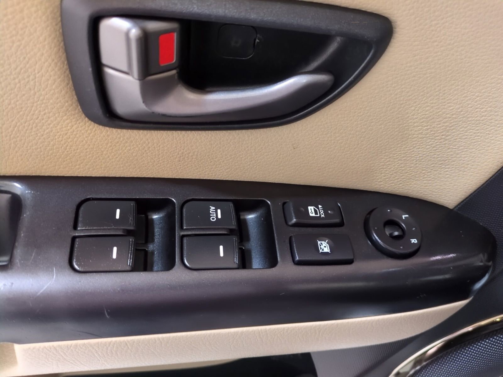 Used 2011 Kia Soul ! w/ Premium Pkg image 17