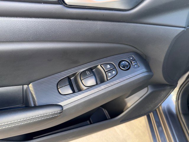 Used 2025 Nissan Altima 2.5 SV image 12