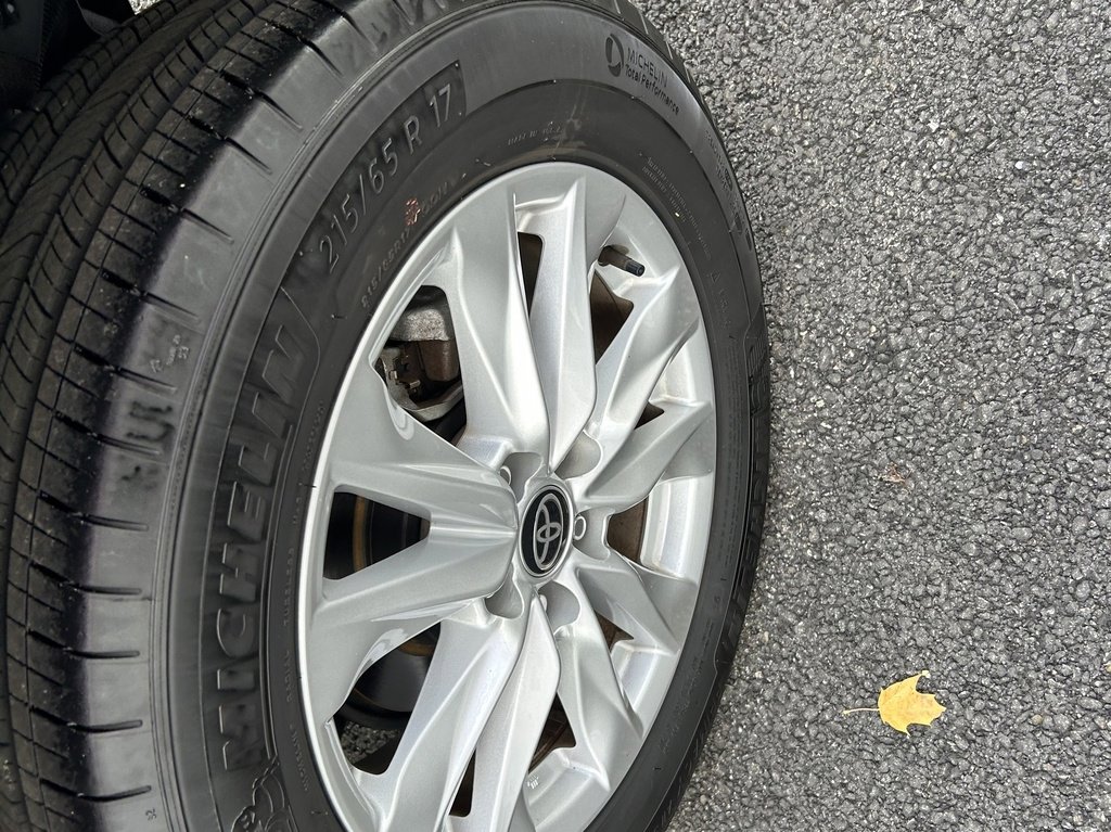 Certified 2023 Toyota Corolla Cross LE image 20