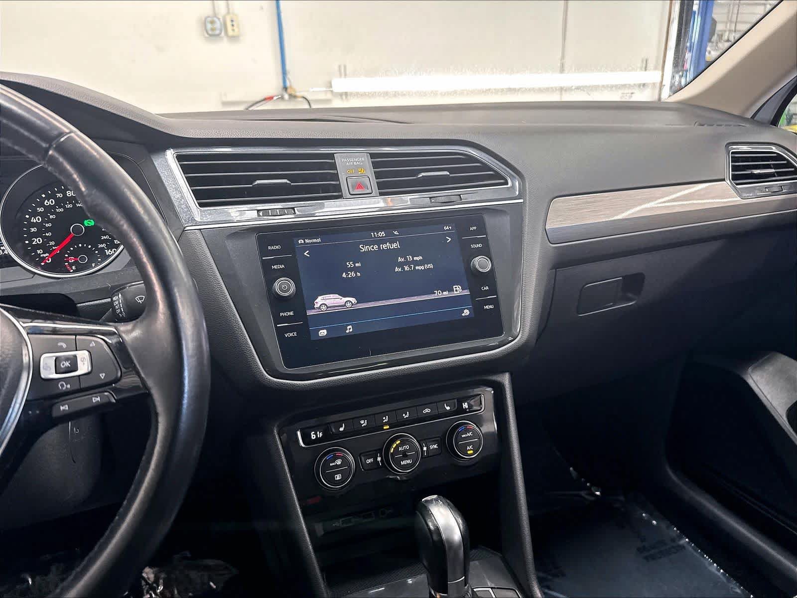 Used 2018 Volkswagen Tiguan SE AWD/4WD image 12