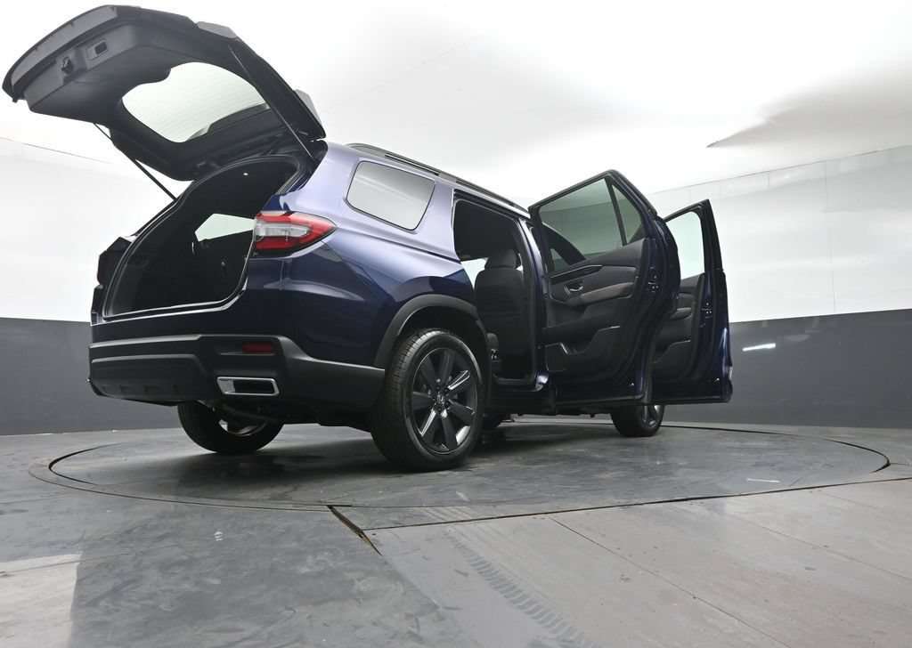 Used 2025 Honda Pilot Sport image 50
