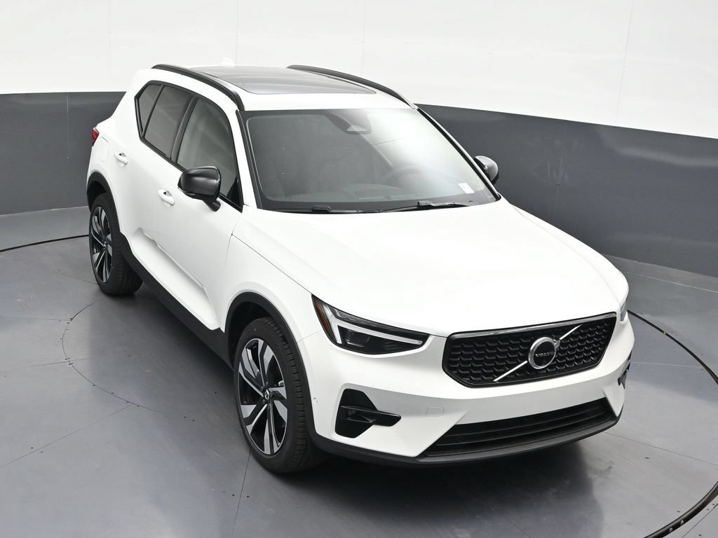 New 2026 Volvo XC40 B5 Plus w/ Climate Package AWD/4WD image 15