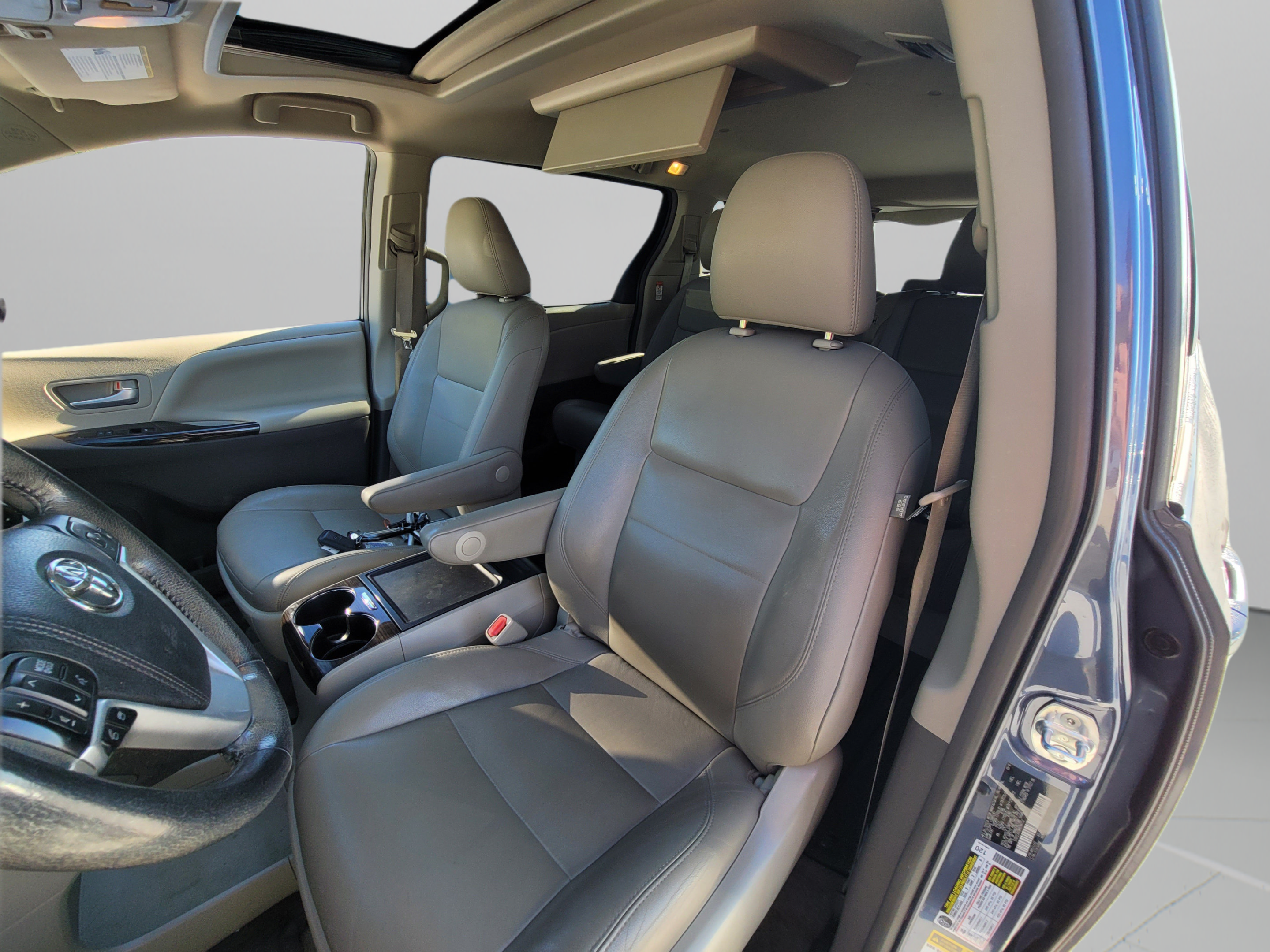 Used 2017 Toyota Sienna XLE FWD image 10