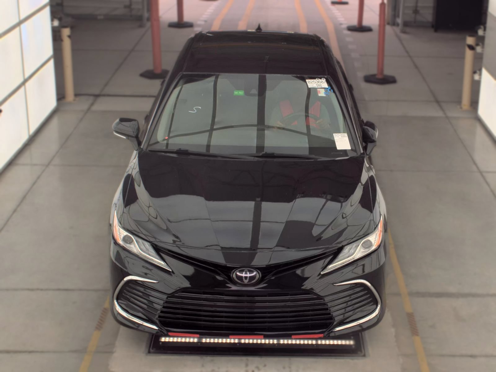 Used 2022 Toyota Camry XLE FWD image 2