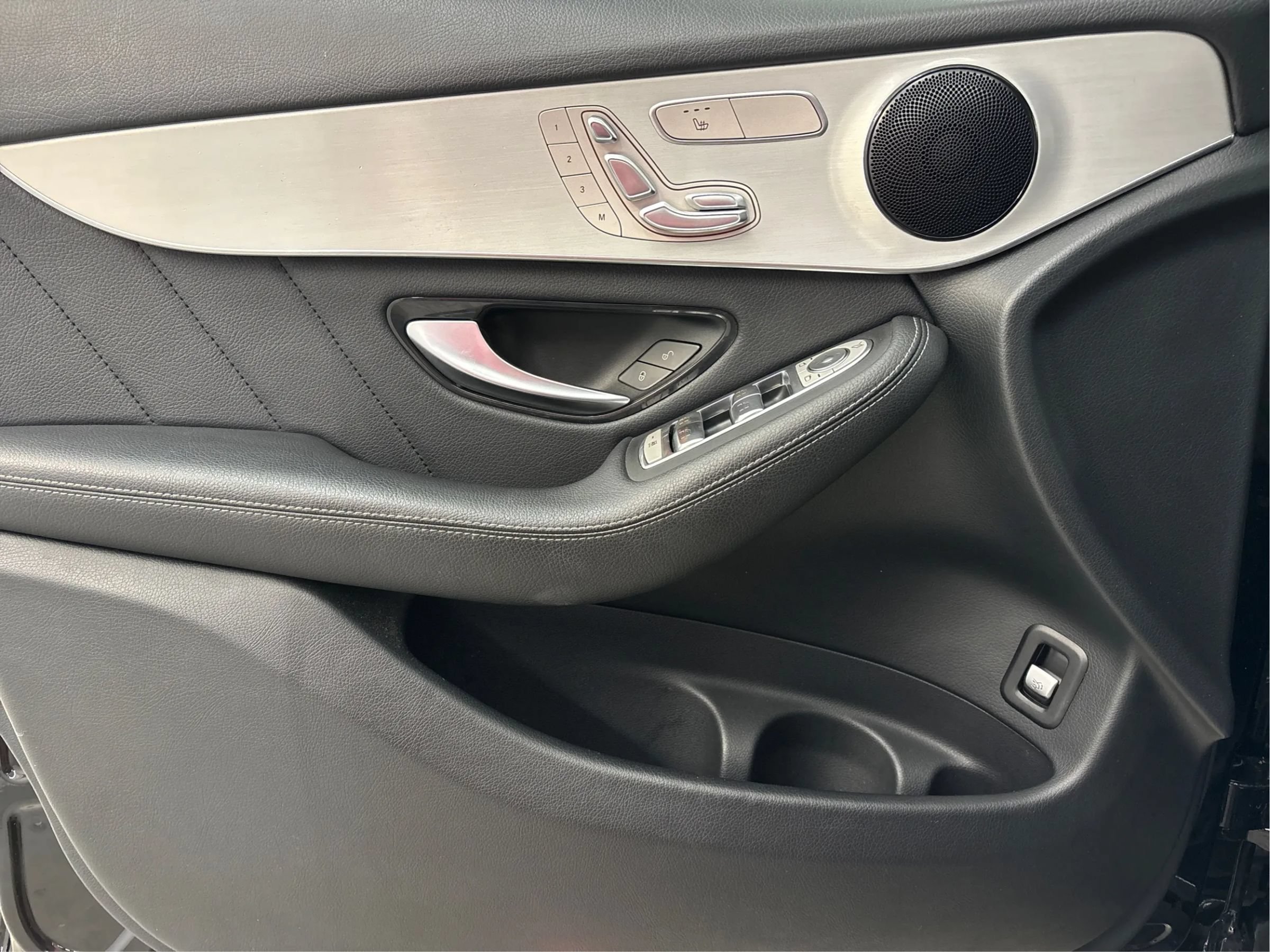 Used 2021 Mercedes-Benz GLC 300 4MATIC image 25