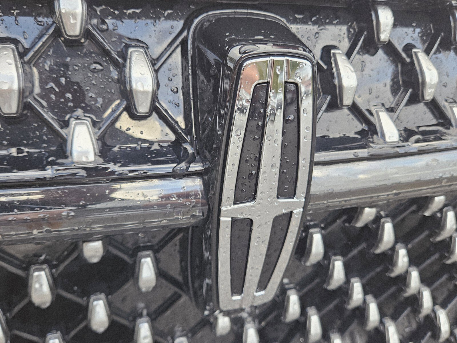Used 2024 Lincoln Nautilus Premier image 18
