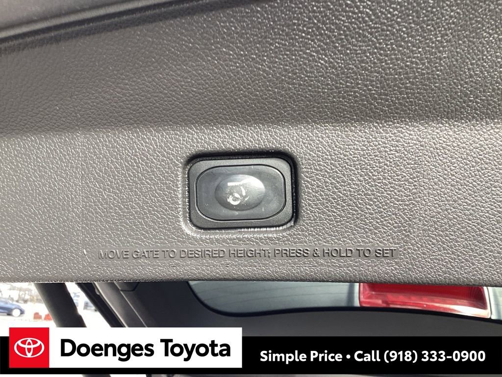 Used 2013 Ford Explorer XLT image 18