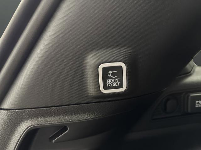 New 2025 Jeep Grand Cherokee Limited w/ Black Appearance Package image 16