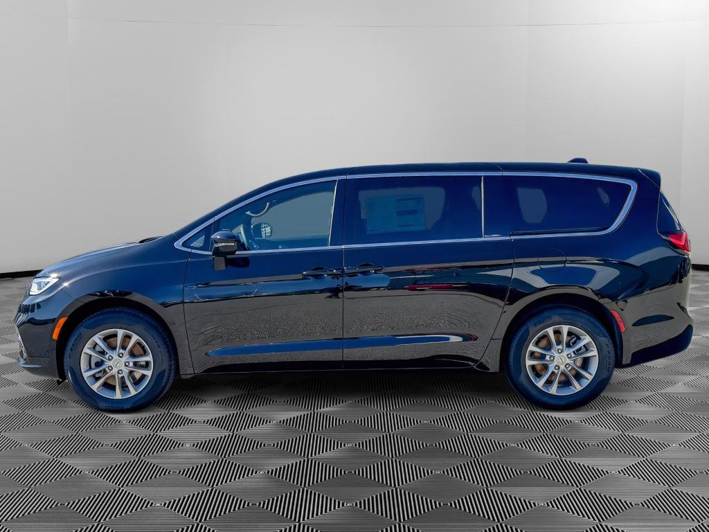 New 2026 Chrysler Pacifica Select AWD/4WD image 3