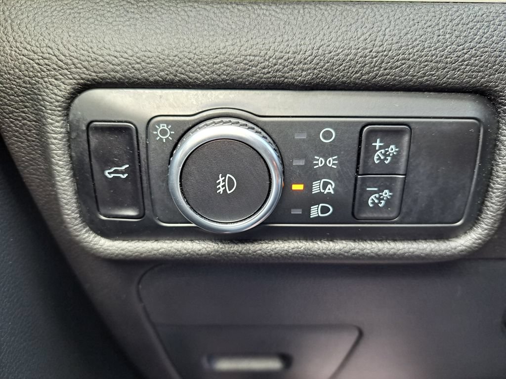 Used 2023 Ford Explorer XLT w/ Equipment Group 202A AWD/4WD image 17