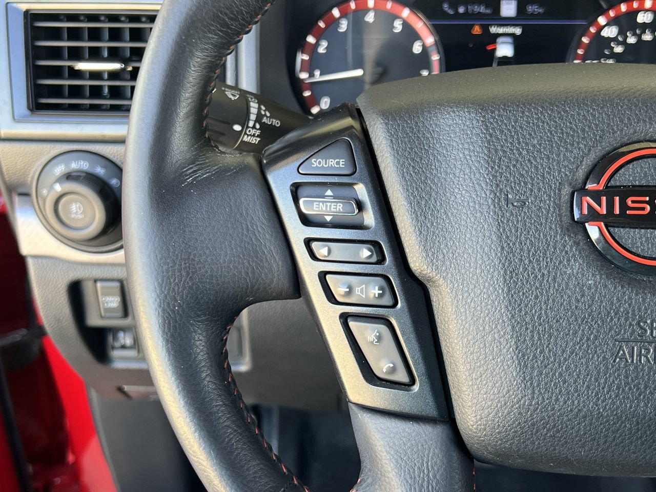 Used 2023 Nissan Titan PRO-4X w/ Pro-4x Convenience Package AWD/4WD image 12