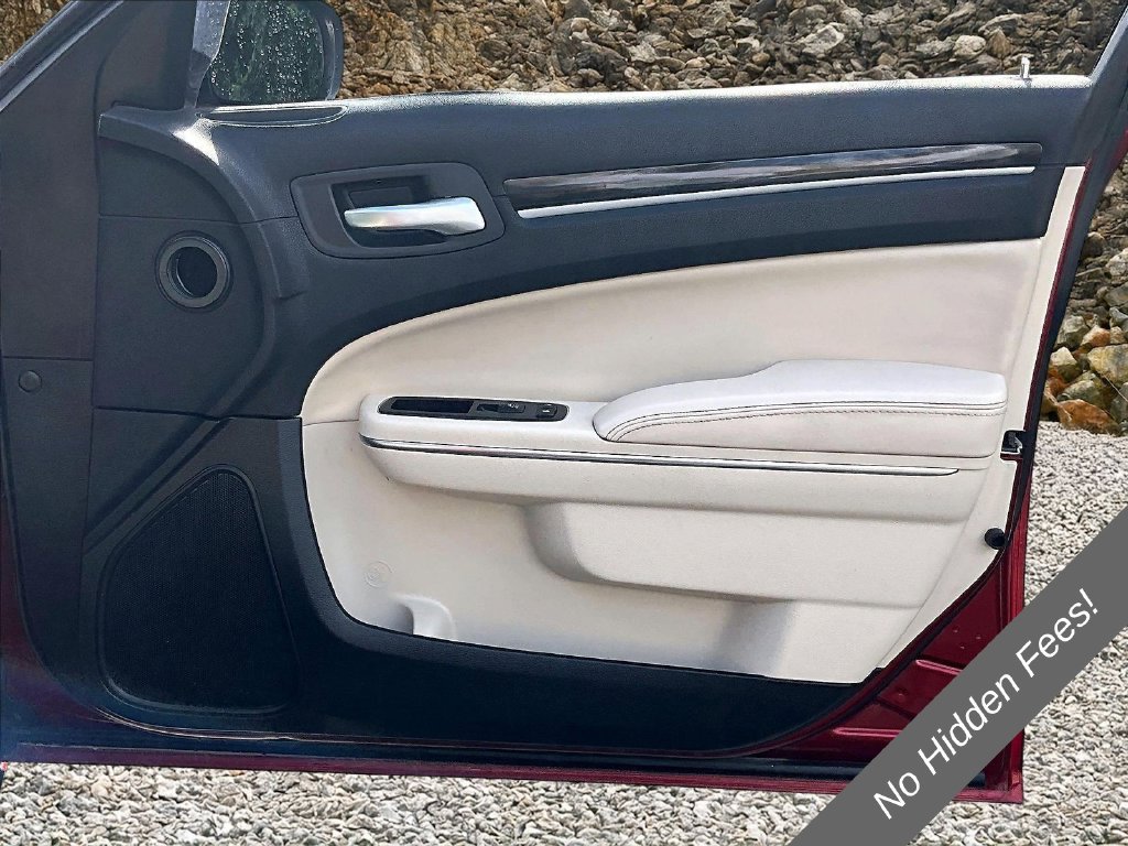 Used 2015 Chrysler 300 Limited RWD image 19