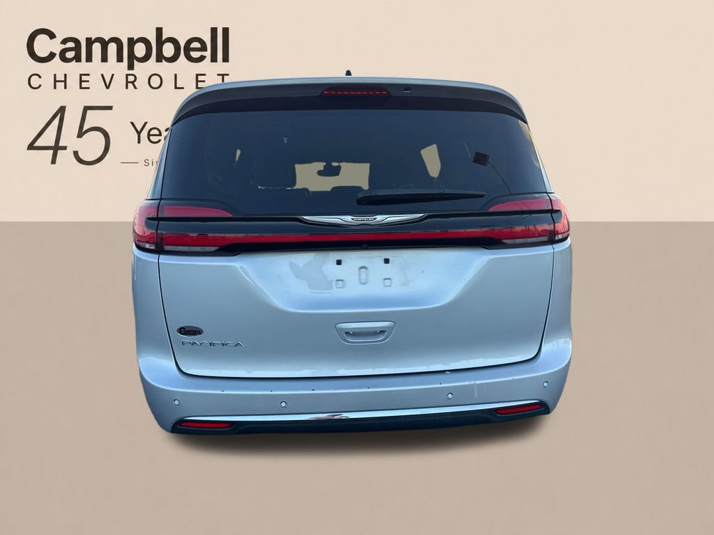 Used 2024 Chrysler Pacifica Touring-L FWD image 4