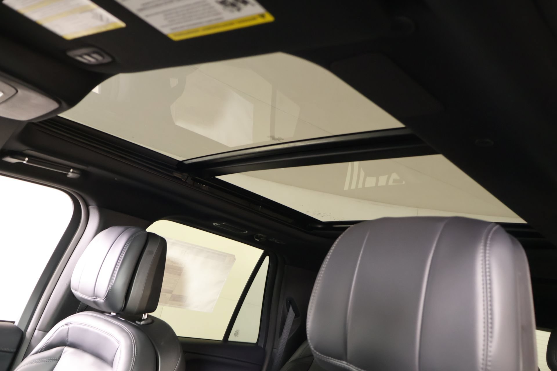 New 2026 Lincoln Navigator L Reserve w/ Jet Appearance Package AWD/4WD image 17