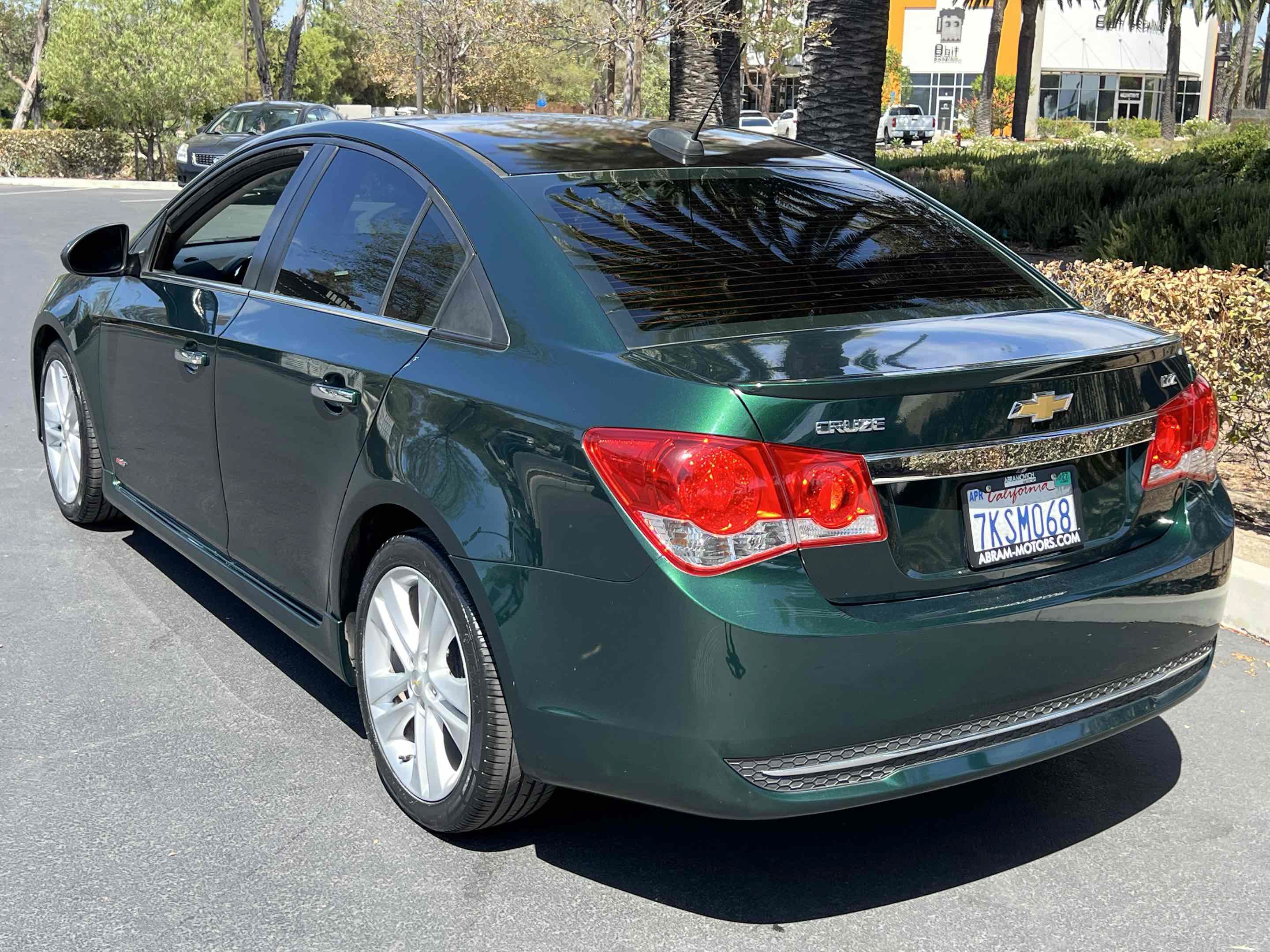 Used 2015 Chevrolet Cruze LTZ w/ Sun, Sound and Sport Package FWD image 2