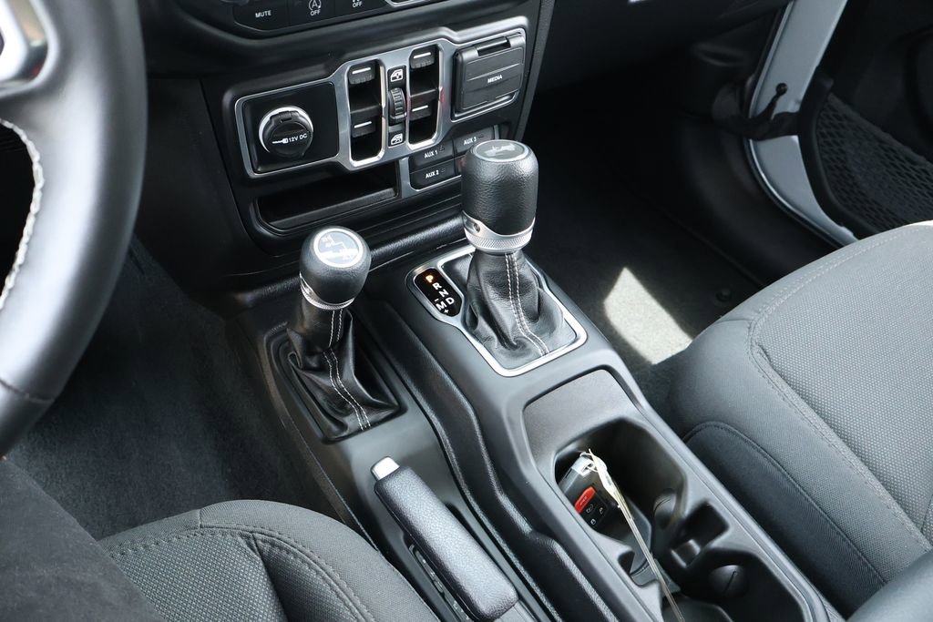 Used 2023 Jeep Wrangler Unlimited Sahara w/ Cold Weather Group AWD/4WD image 14