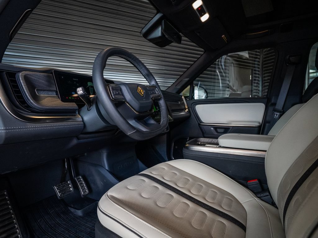 Used 2025 Rivian R1S Premium Dual AWD/4WD image 4