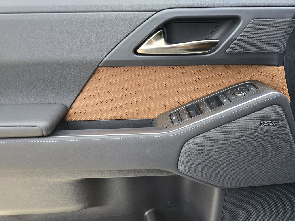 Used 2025 Lexus GX 550 w/ Accessory Package (Z1) image 14