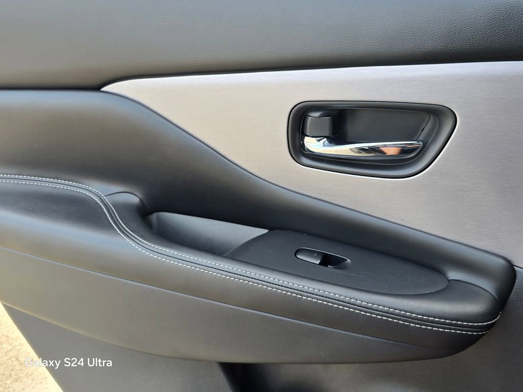 Used 2023 Nissan Murano SV image 19