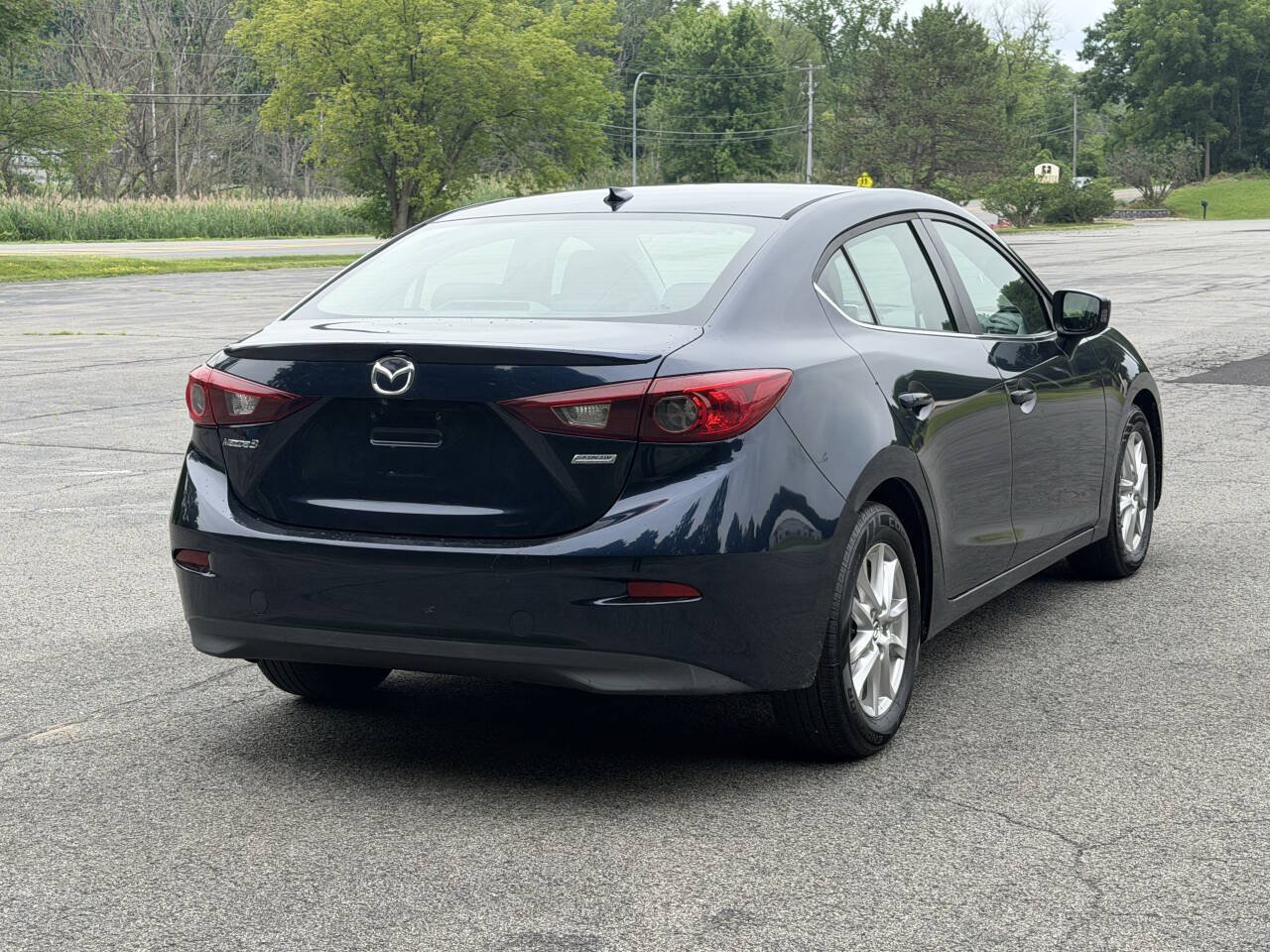 Used 2015 MAZDA MAZDA3 i Touring w/ Technology Package FWD image 6